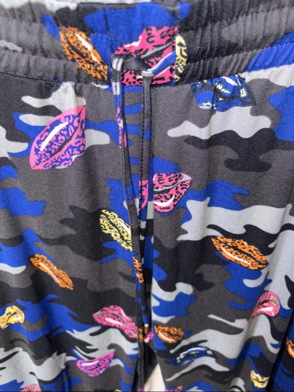 Eye Candy Leggings with Colorful Lip with camo print Size 1X NWT! - Picture 5 of 12